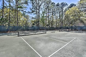 Hilton Head Condo: Beach Supplies, Walk to Shore!