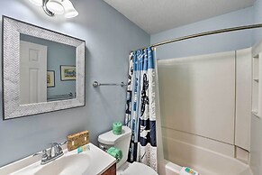 Hilton Head Condo: Beach Supplies, Walk to Shore!