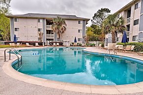 Hilton Head Condo: Beach Supplies, Walk to Shore!