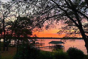 Dock & Fire Pit: Lakefront Cedar Creek Home!