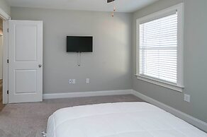 Spacious Hazel Green Home w/ Fireplace, Yard!