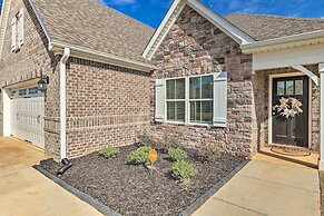 Spacious Hazel Green Home w/ Fireplace, Yard!