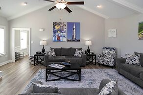 Spacious Hazel Green Home w/ Fireplace, Yard!