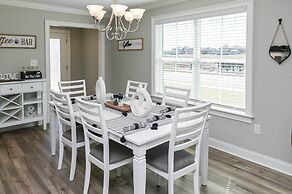 Spacious Hazel Green Home w/ Fireplace, Yard!