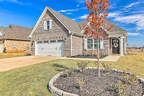 Spacious Hazel Green Home w/ Fireplace, Yard!
