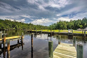 Everglades Rental Trailer Cabin w/ Boat Slip!
