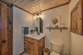 Serene Kootenai Cabin - 3 Mi to Dtwn & River!