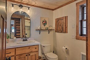 Serene Kootenai Cabin - 3 Mi to Dtwn & River!