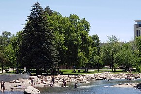 Half-mi to Riverwalk: Midtown Reno Oasis!