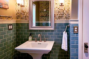 Half-mi to Riverwalk: Midtown Reno Oasis!