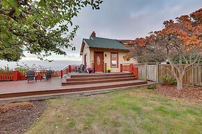 Chic Port Angeles Home w/ Oceanfront Balcony!