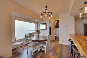 Chic Port Angeles Home w/ Oceanfront Balcony!