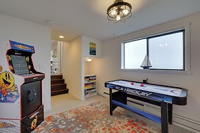 Chic Port Angeles Home w/ Oceanfront Balcony!