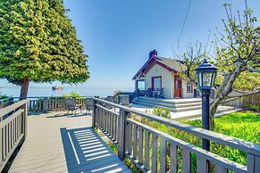 Chic Port Angeles Home w/ Oceanfront Balcony!