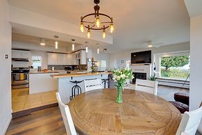 Chic Port Angeles Home w/ Oceanfront Balcony!