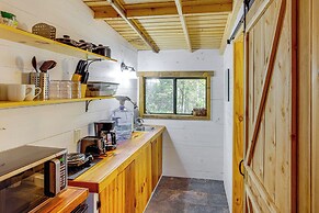 Secluded Tallassee Cabin w/ Fire Pit & Porch!
