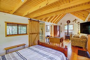 Secluded Tallassee Cabin w/ Fire Pit & Porch!