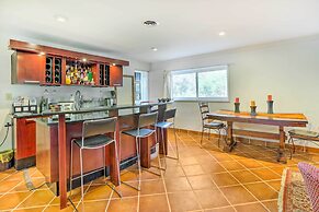 Contemporary Cincinnati Apt w/ Wifi, Near Kenwood!