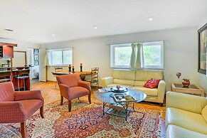 Contemporary Cincinnati Apt w/ Wifi, Near Kenwood!