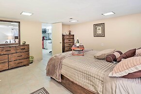 Contemporary Cincinnati Apt w/ Wifi, Near Kenwood!