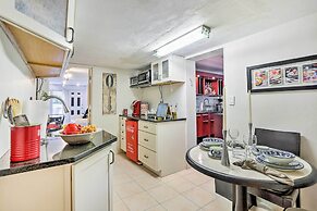 Contemporary Cincinnati Apt w/ Wifi, Near Kenwood!