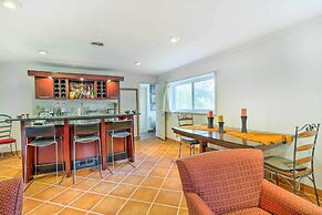 Contemporary Cincinnati Apt w/ Wifi, Near Kenwood!