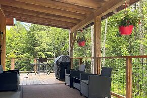 Newly Built Cabin w/ Hot Tub - 16 Mi to Stowe Mtn!