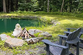 Newly Built Cabin w/ Hot Tub - 16 Mi to Stowe Mtn!