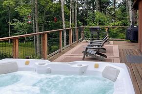 Newly Built Cabin w/ Hot Tub - 16 Mi to Stowe Mtn!