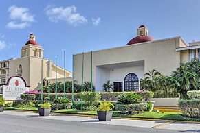 Private Balcony w/ Views: Oceanfront Cancun Condo!