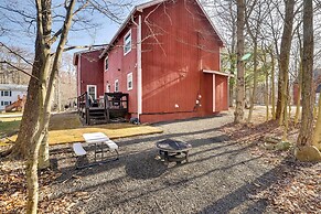 Community Perks & Deck: Charming Poconos Home!