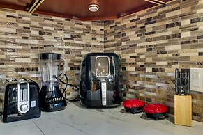 Community Perks & Deck: Charming Poconos Home!