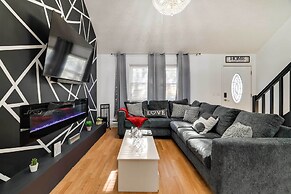 Community Perks & Deck: Charming Poconos Home!