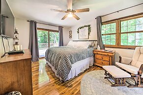 Woodsy Home w/ View, 1 Mi to Lake Shelbyville
