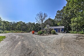 Woodsy Home w/ View, 1 Mi to Lake Shelbyville