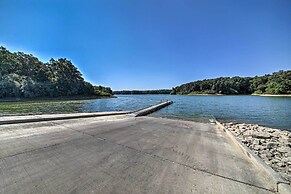 Woodsy Home w/ View, 1 Mi to Lake Shelbyville