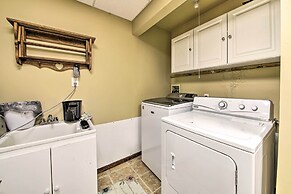 Woodsy Home w/ View, 1 Mi to Lake Shelbyville