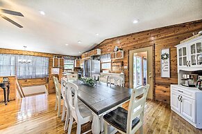 Woodsy Home w/ View, 1 Mi to Lake Shelbyville