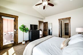 Spacious Home w/ Mtn View < 6 Mi to Park City!