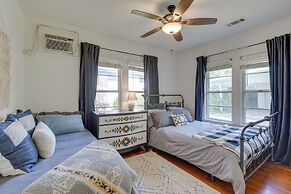 7 Mi to Dtwn Dallas: Cozy Home w/ Yard!