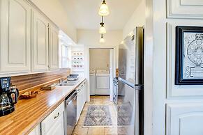 7 Mi to Dtwn Dallas: Cozy Home w/ Yard!