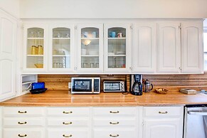 7 Mi to Dtwn Dallas: Cozy Home w/ Yard!