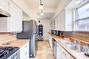 7 Mi to Dtwn Dallas: Cozy Home w/ Yard!