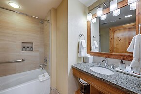 Ski-in/ski-out Park City Condo: Fireplace & View!