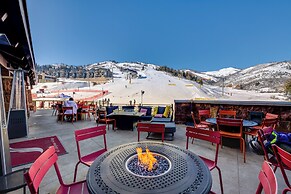 Ski-in/ski-out Park City Condo: Fireplace & View!