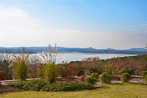 Luxury Family Retreat - Greers Ferry Lake!