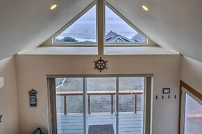 Chic Beachfront Abode w/ Balcony & Beach Access!