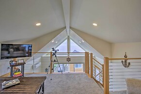 Chic Beachfront Abode w/ Balcony & Beach Access!