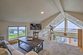 Chic Beachfront Abode w/ Balcony & Beach Access!