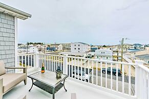Sunny Brigantine Townhome: Walk to Beach